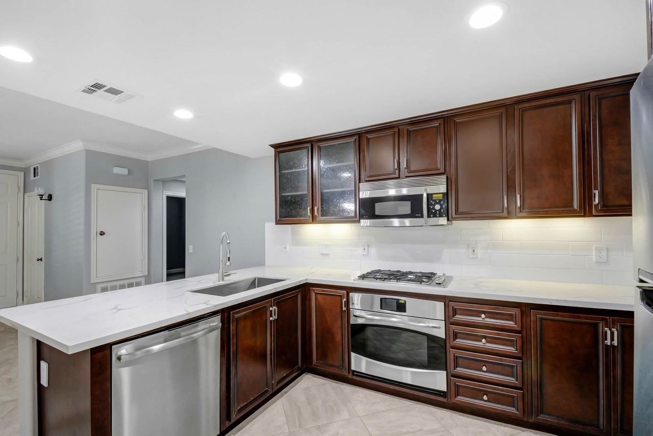 8426 Flora Ln - Photo 3 of 15