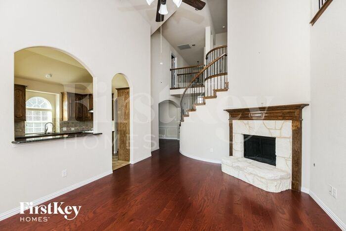8429 Meadow Sweet Ln - Photo 3 of 15