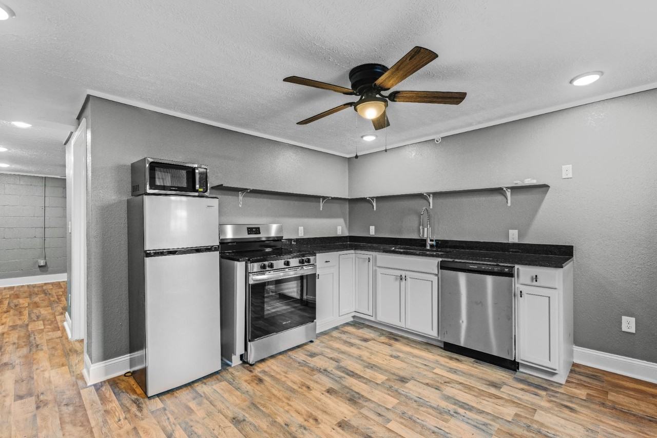 636 E Broadway street - Photo 2 of 16