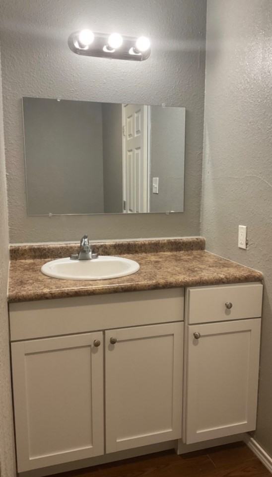 Doris Larion - Photo 2 of 5