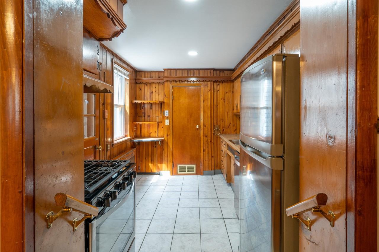 248 S Exeter St - Photo 2 of 20