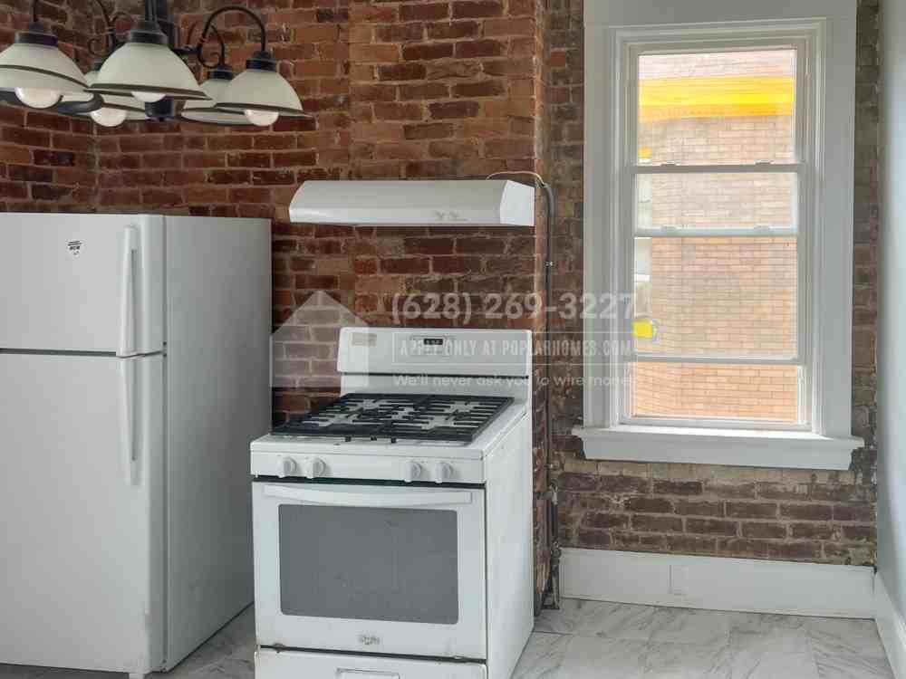 735 Oak St #2 - Photo 3 of 23