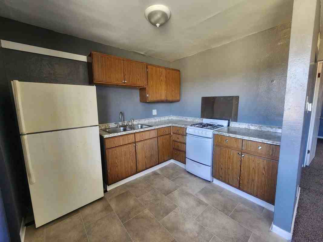 1582 Lansing St - Photo 2 of 8