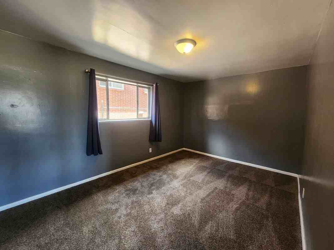 1582 Lansing St - Photo 4 of 8