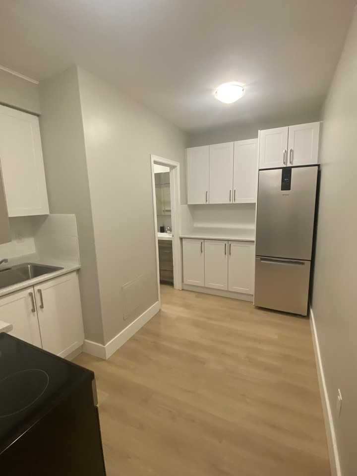 499 bloor - Photo 4 of 7