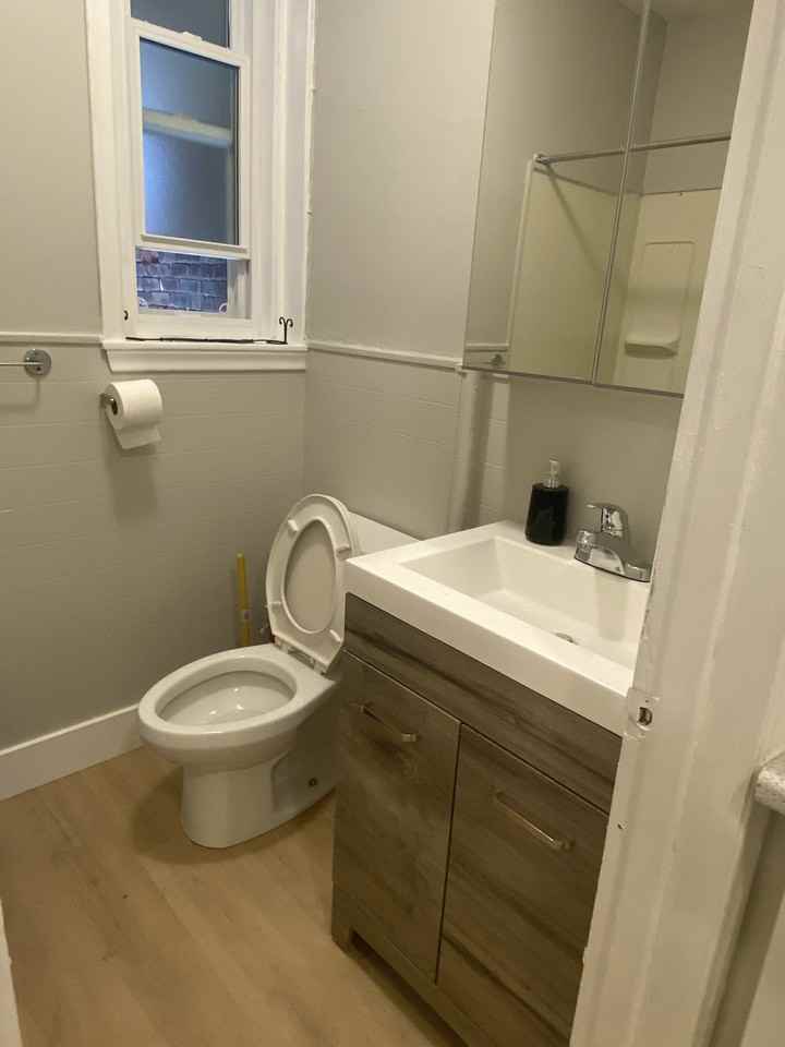 499 bloor - Photo 5 of 7