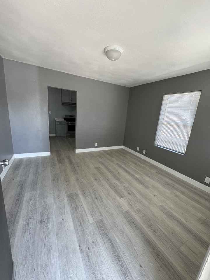 2513 1/2 E 4th St #2513-1-2 - Photo 2 of 10