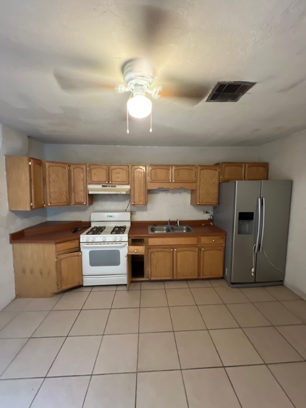 2105 Magoffin Ave - Photo 2 of 13
