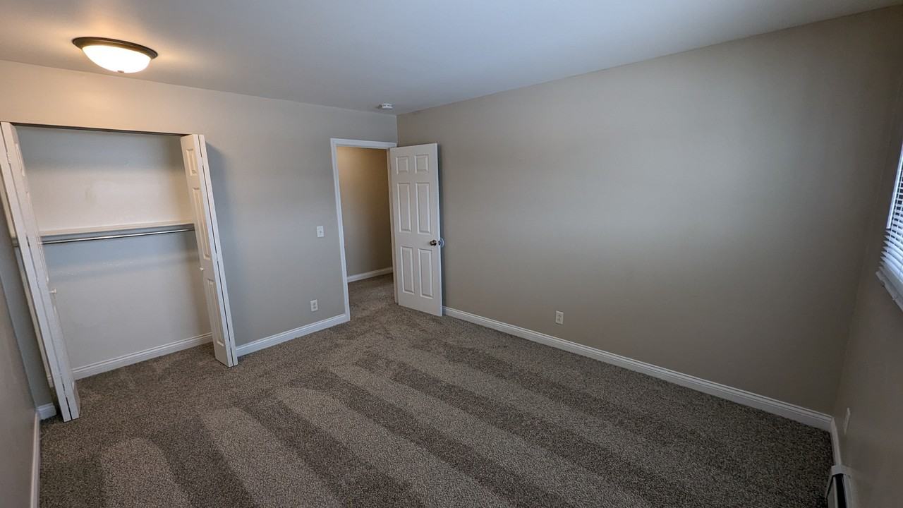 S Bus #2 - Photo 4 of 6