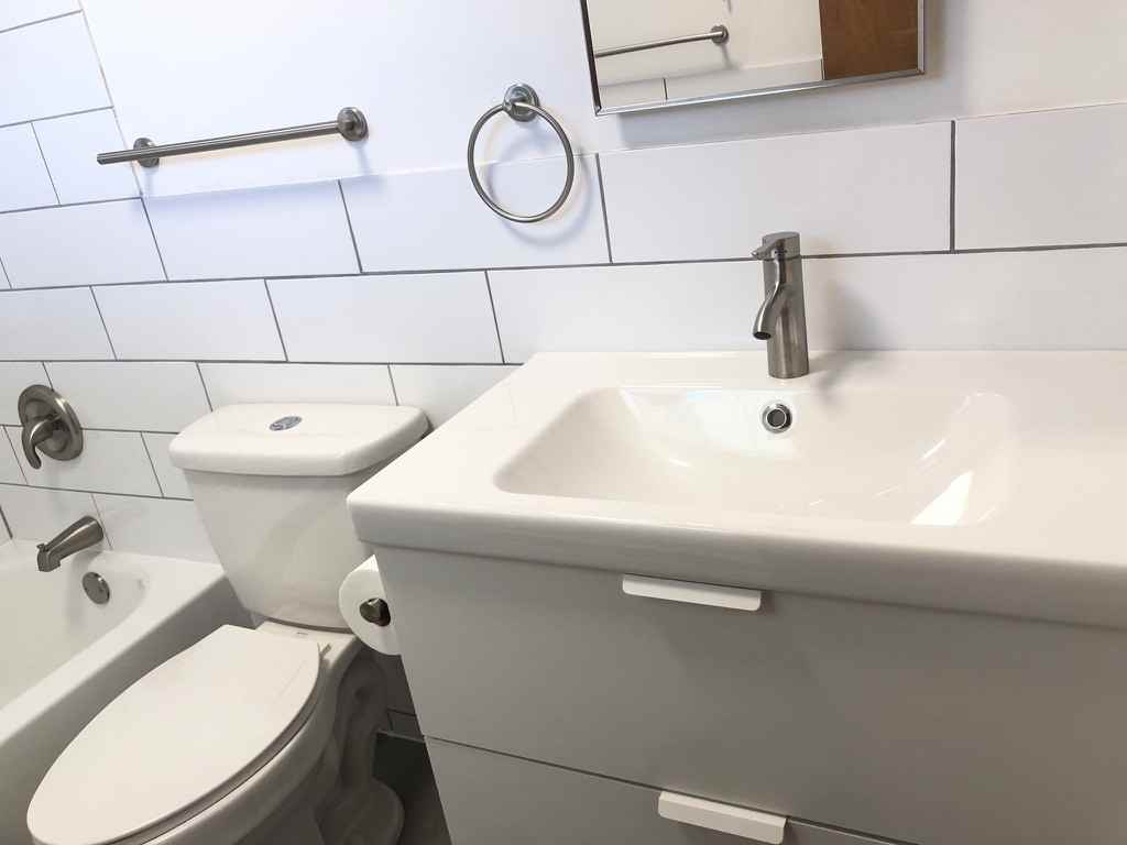 713 Collyer St #B - Photo 7 of 11