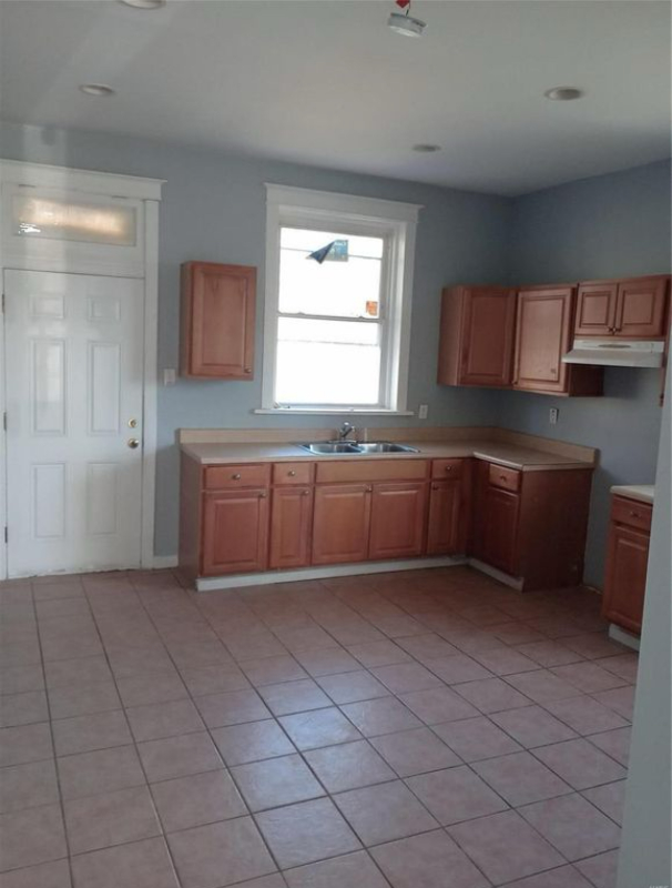2521 Grover St - Photo 2 of 5