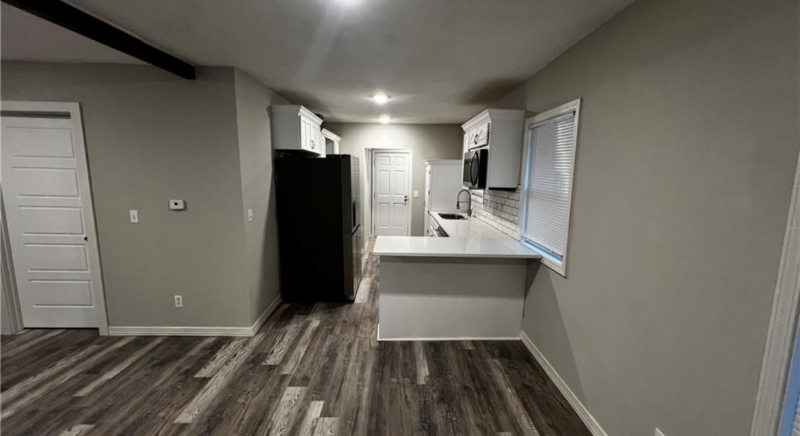 5726 Myrtle Ave - Photo 3 of 8