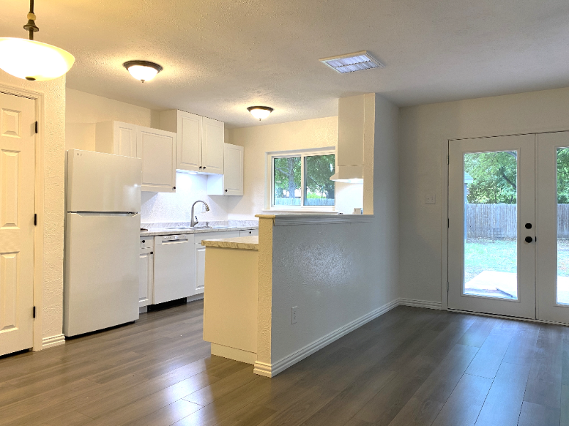 2305 Foxglen Ct - Photo 2 of 19