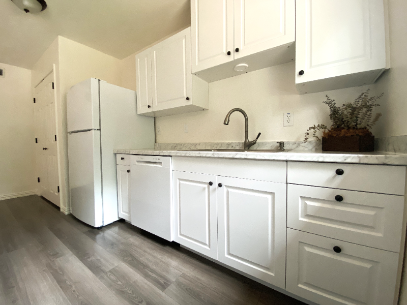 2305 Foxglen Ct - Photo 3 of 19