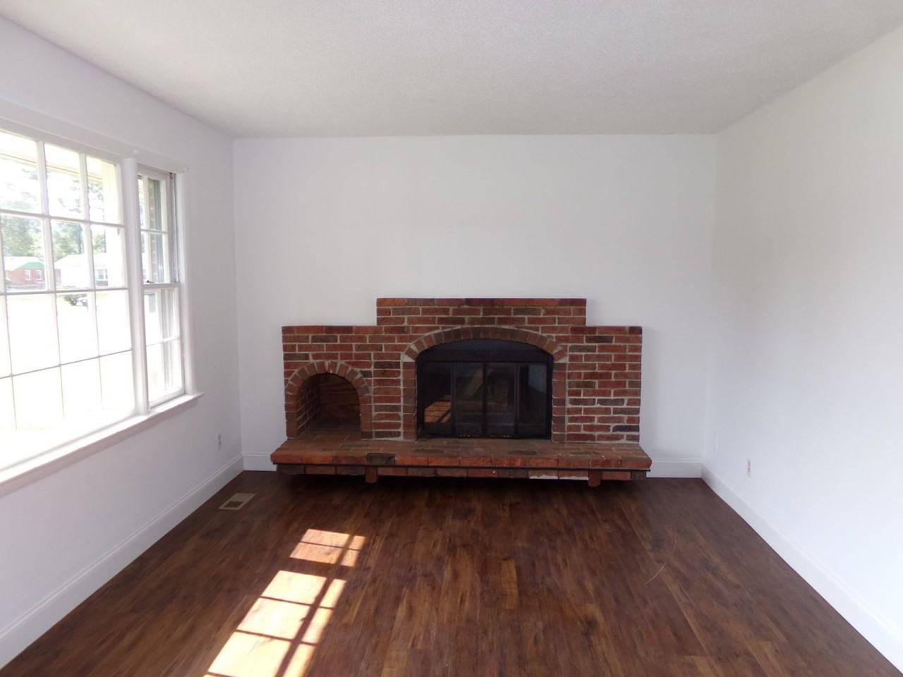 220 Wildwood Rd - Photo 3 of 26