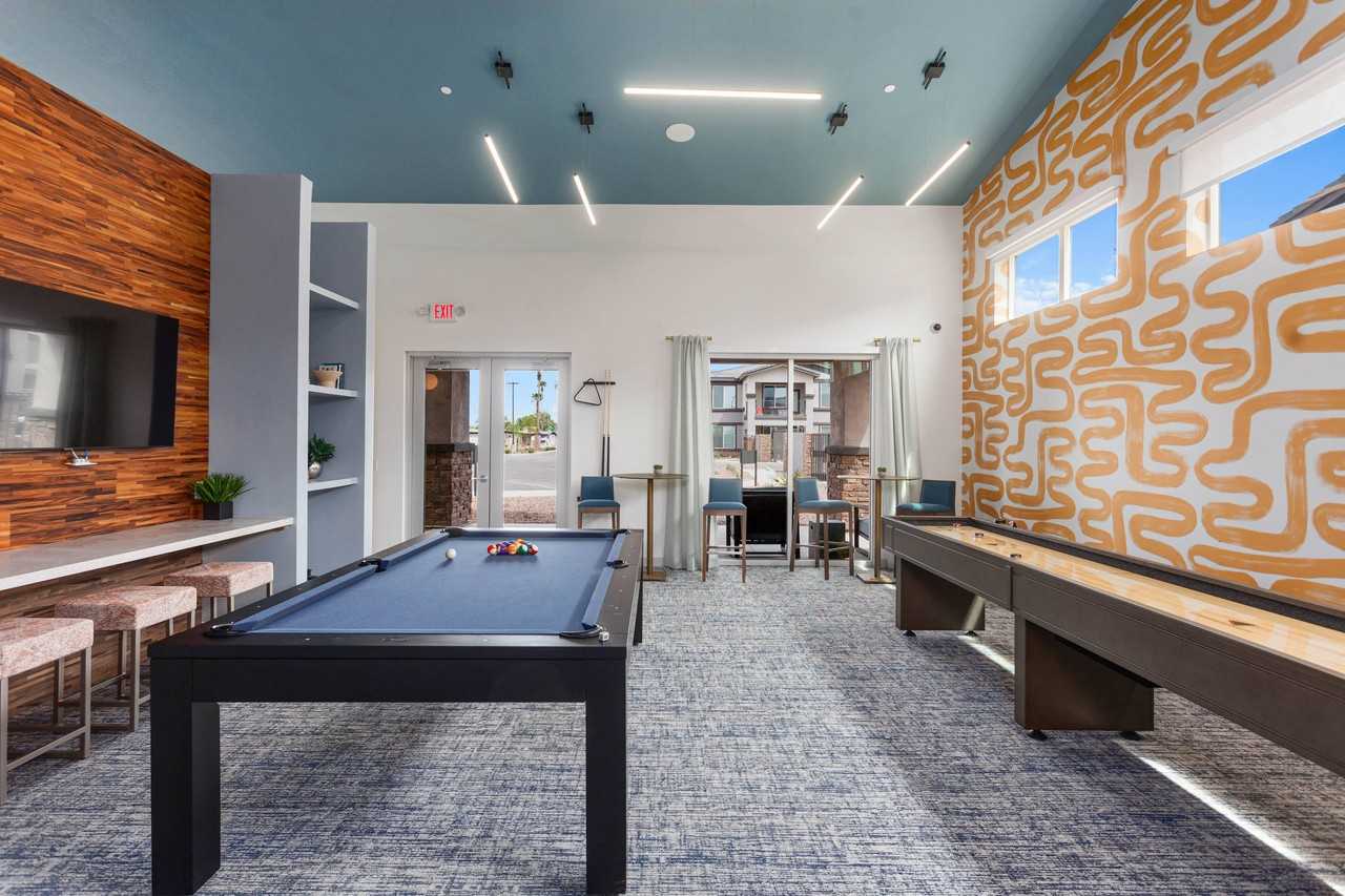 Obsidian on Glendale - Photo 3 of 27