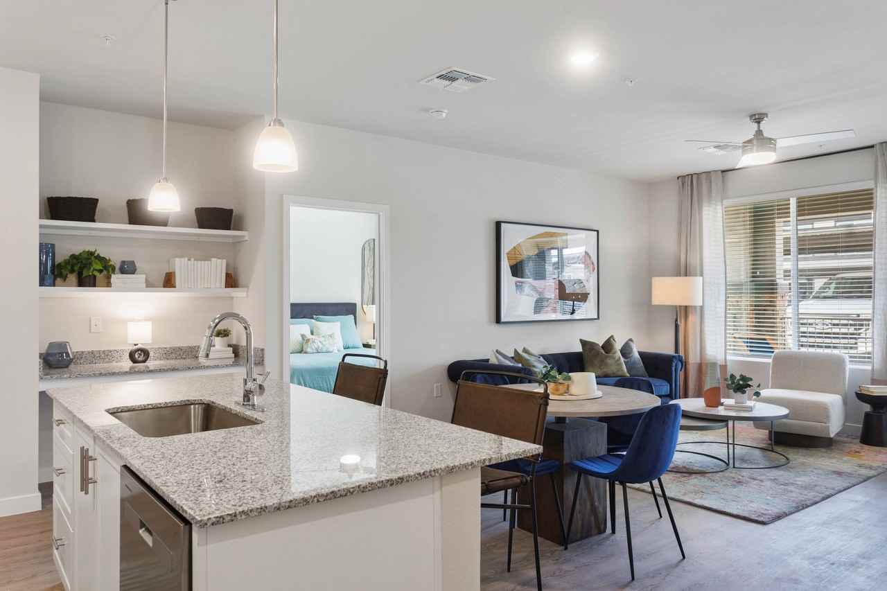 Obsidian on Glendale - Photo 5 of 27