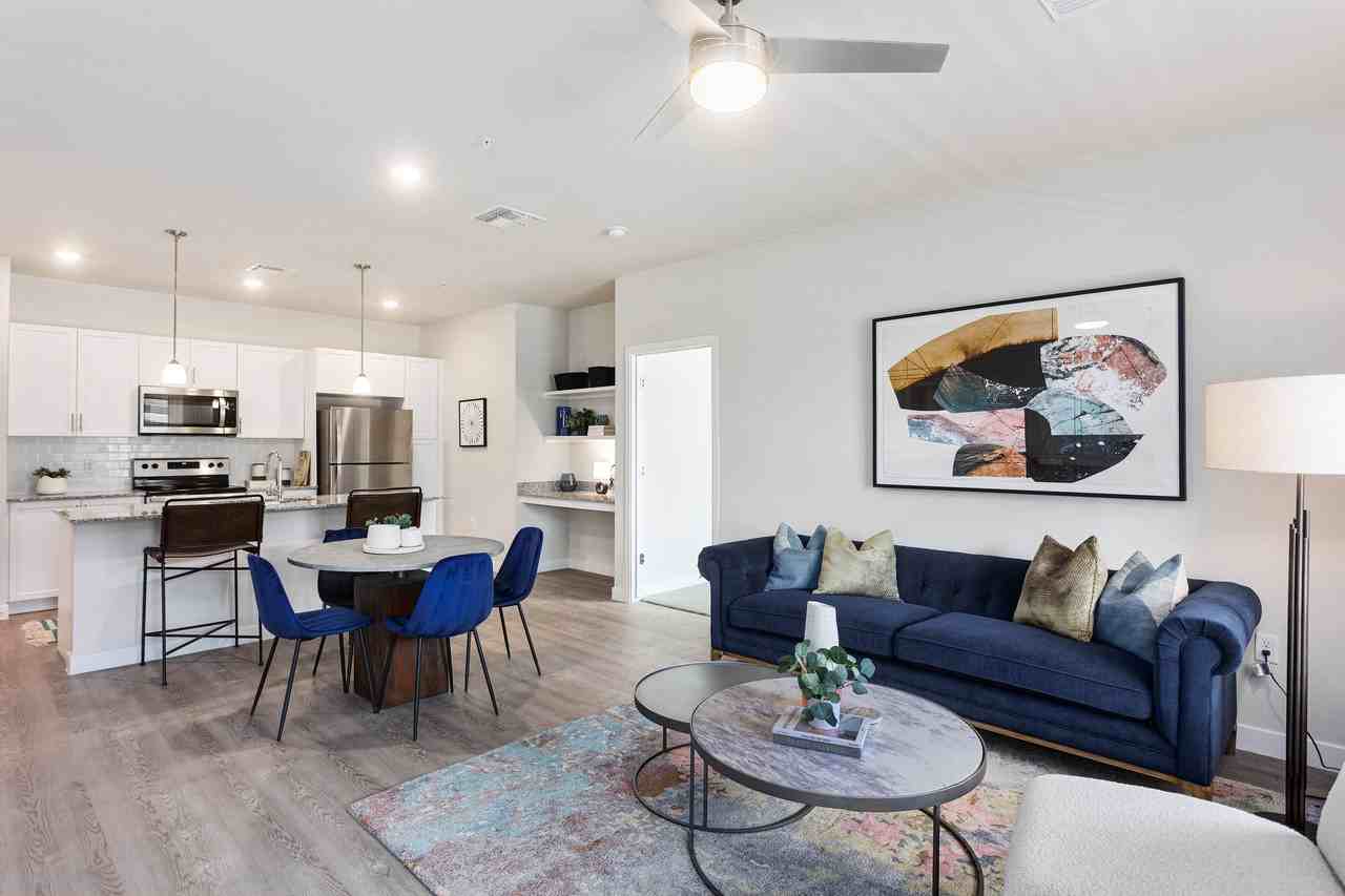 Obsidian on Glendale - Photo 6 of 27