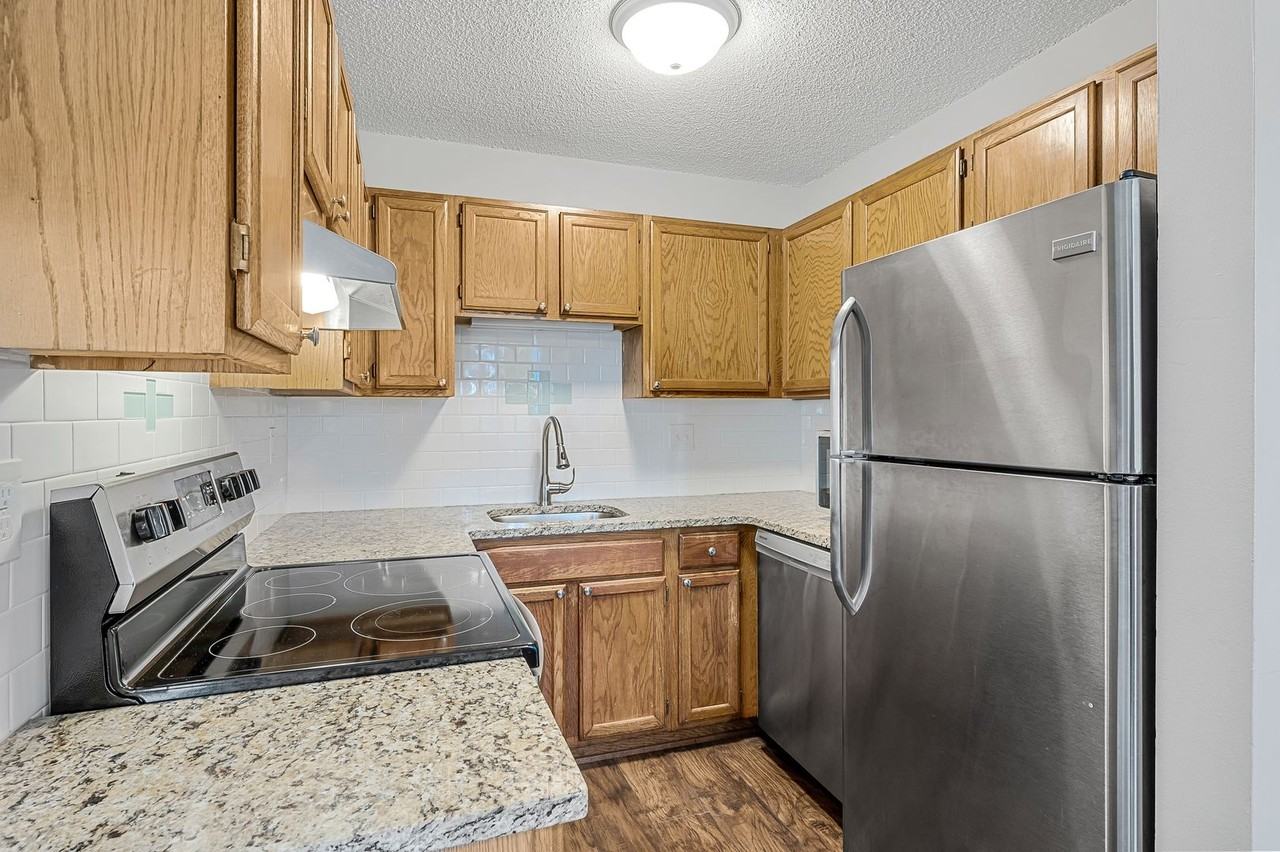 1409 Farrington St - Photo 2 of 22