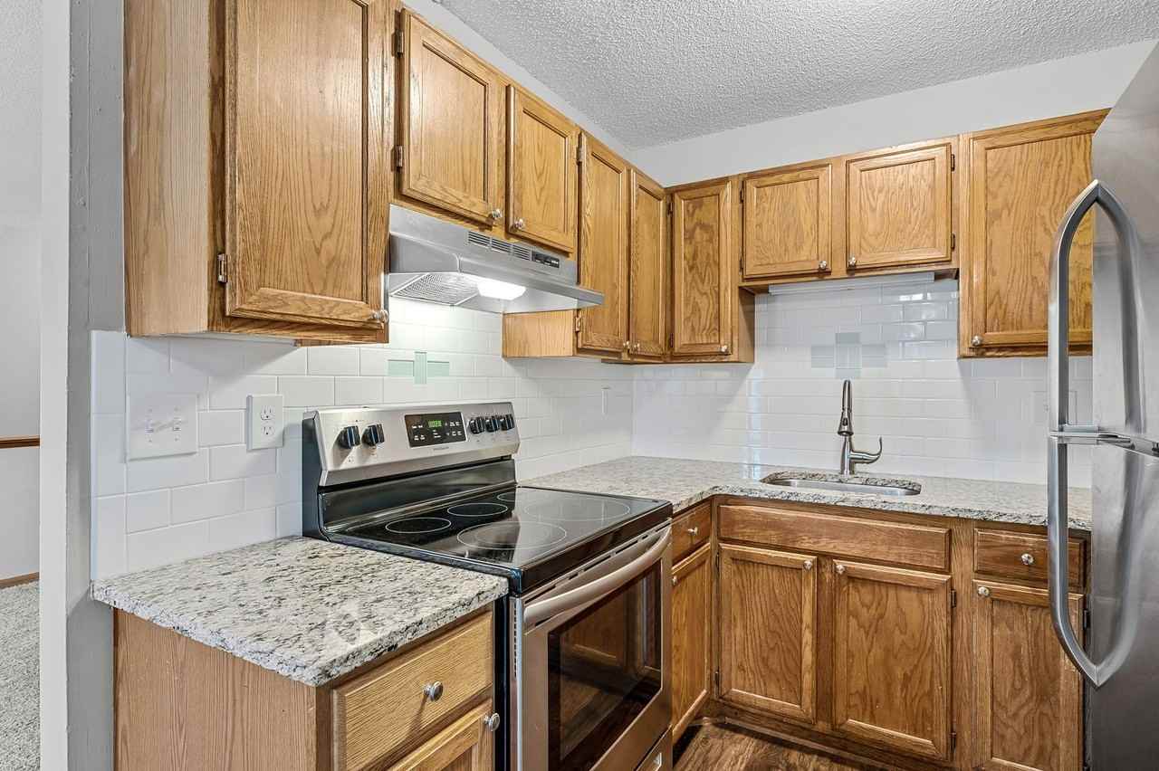 1409 Farrington St - Photo 3 of 22