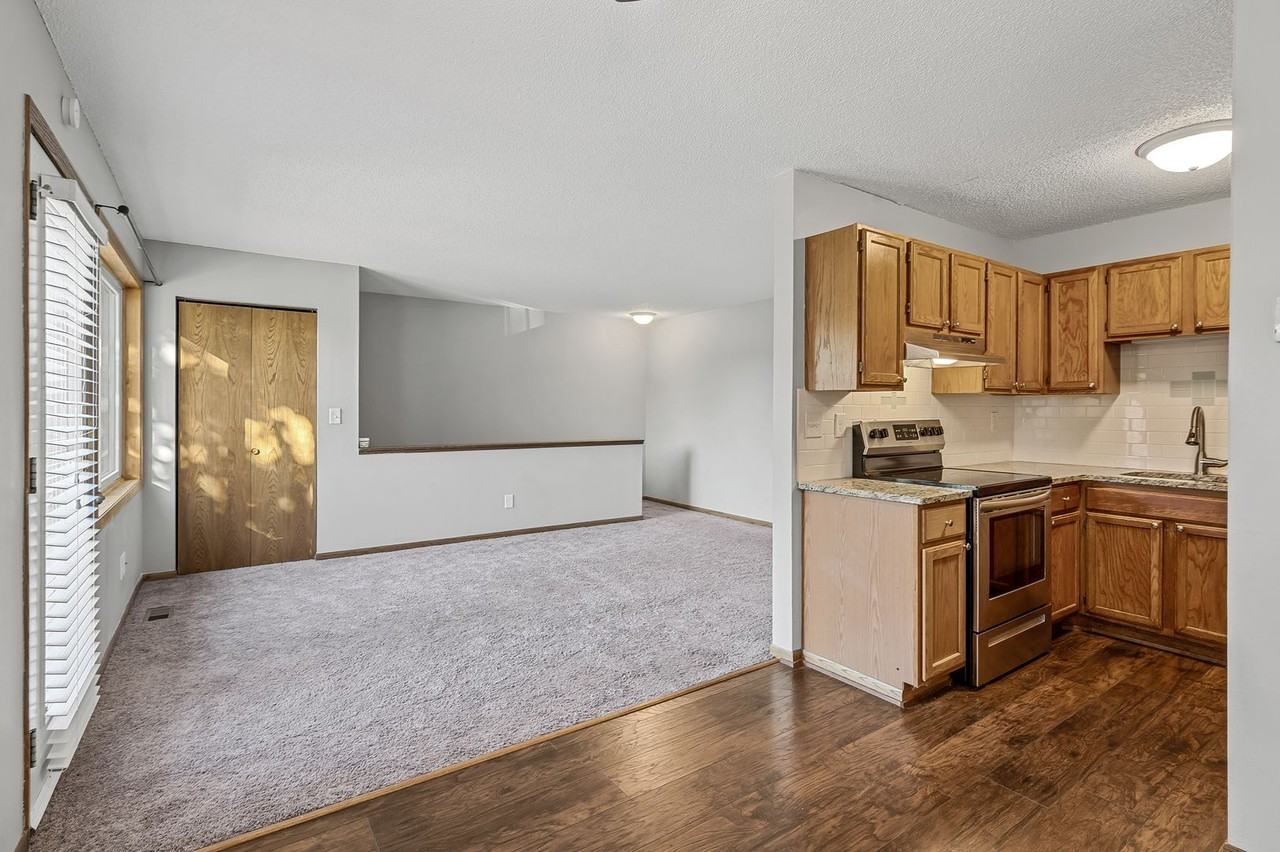 1409 Farrington St - Photo 5 of 22