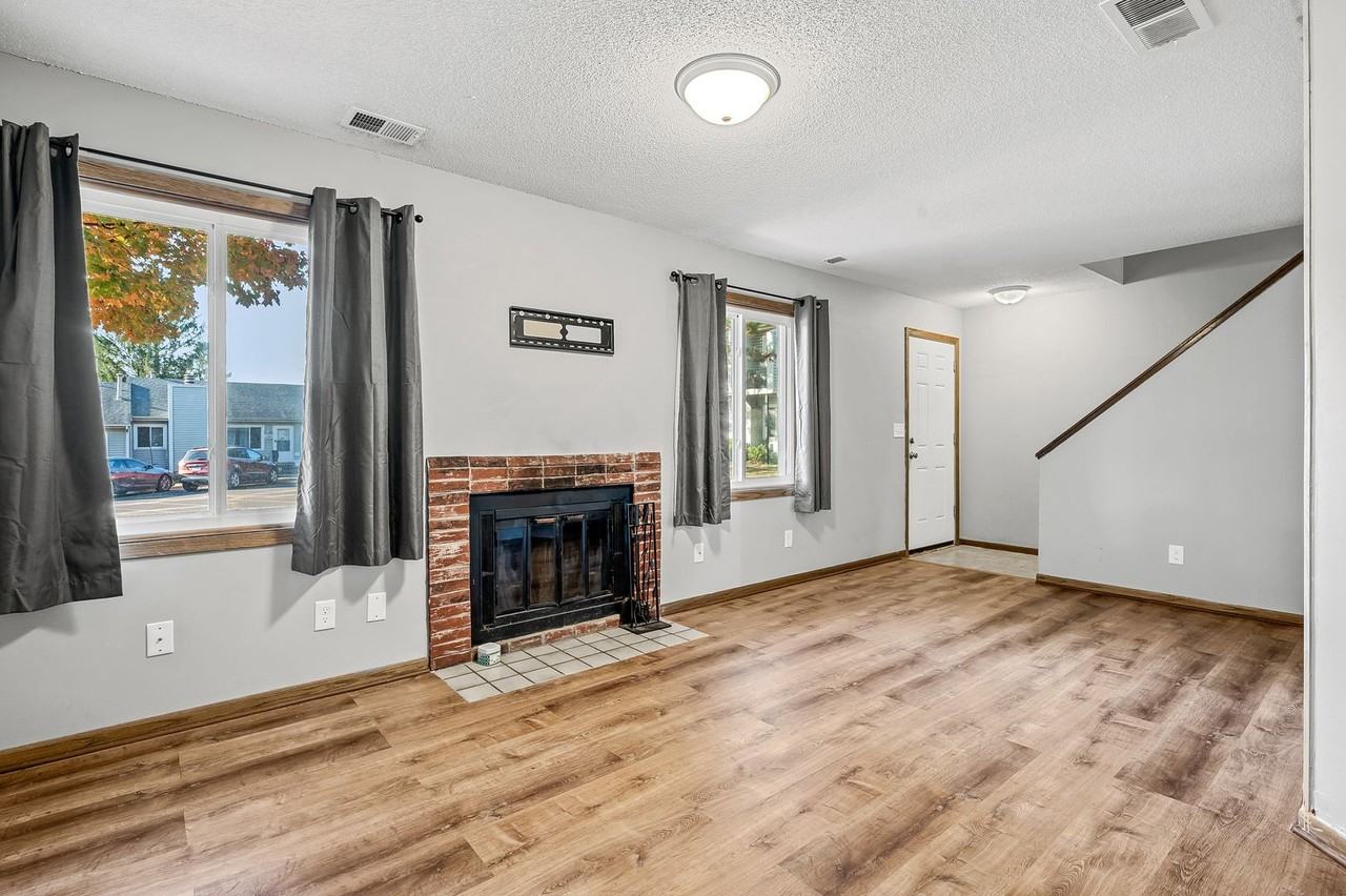 1409 Farrington St - Photo 7 of 22