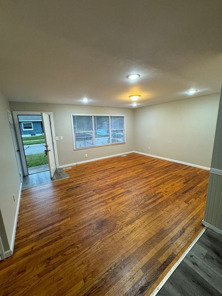 2122 Fredrickson St - Photo 2 of 6