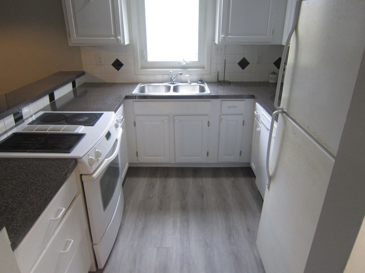 1405 Harbourside Dr - Photo 2 of 17