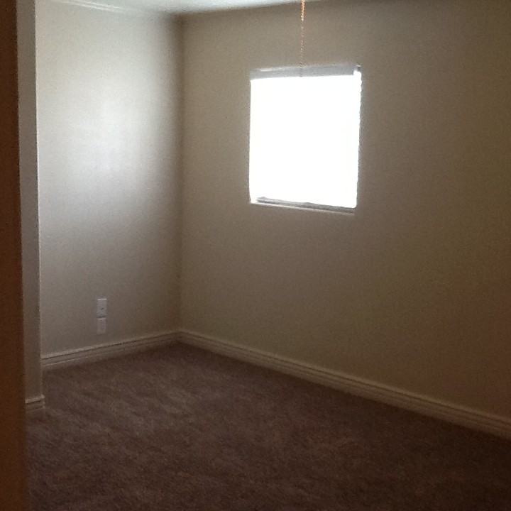 248 W 665 N - Photo 4 of 10