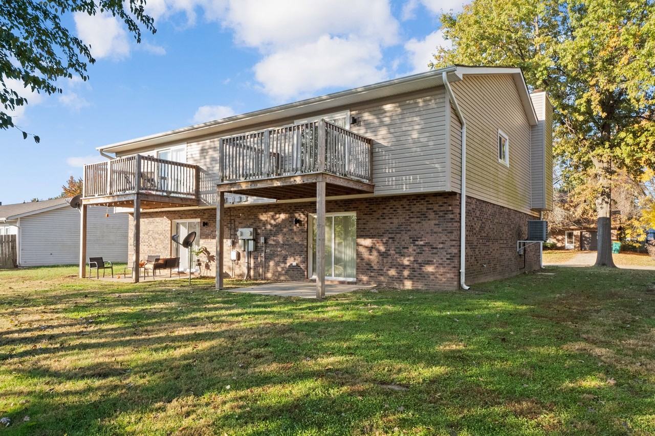 716-718 Plankway Drive - Photo 2 of 20