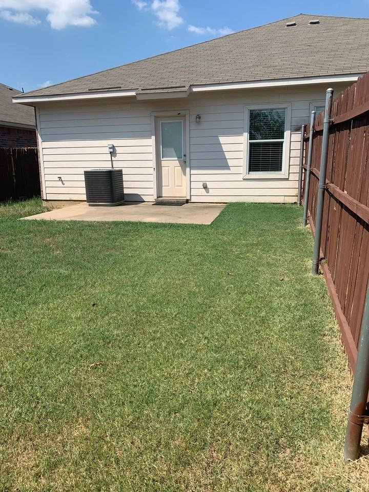 906 Walnut St - Photo 2 of 15