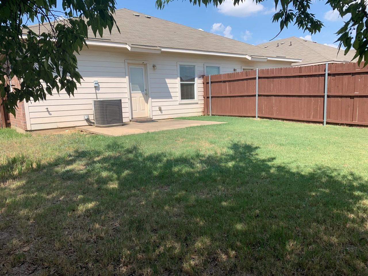 906 Walnut St - Photo 3 of 15