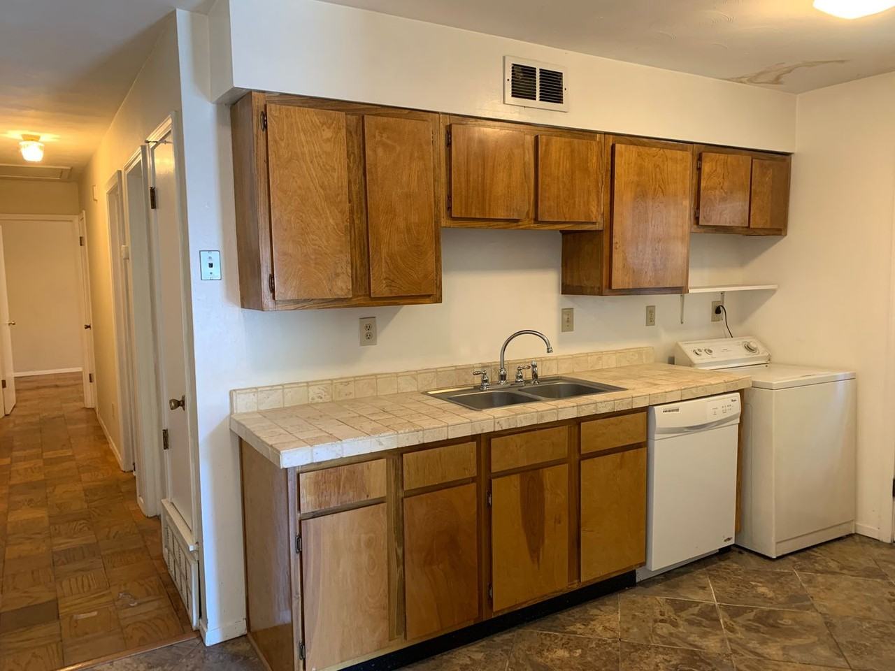 576 S Prescott St - Photo 3 of 10