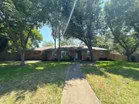 1226 Greenbriar Cir - Photo 1 of 1