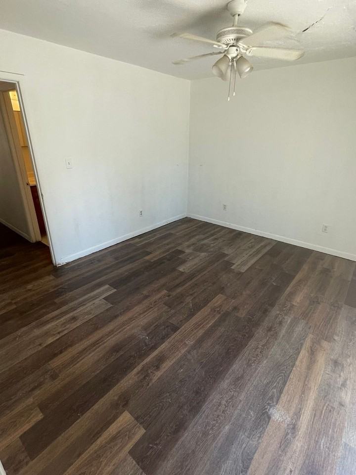 1261 Orange Ave E - Photo 4 of 6