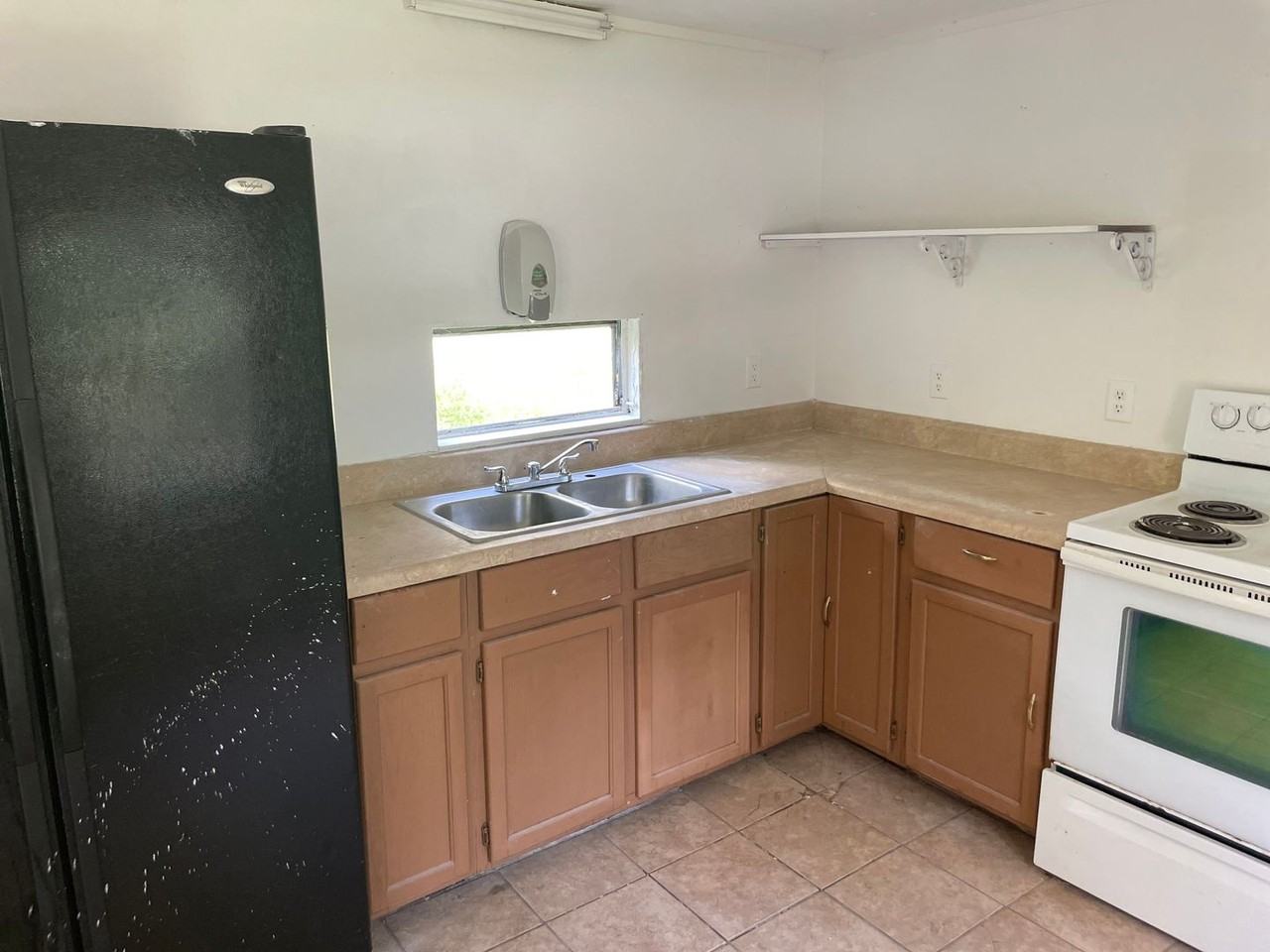 1423 Rita Rd - Photo 3 of 6