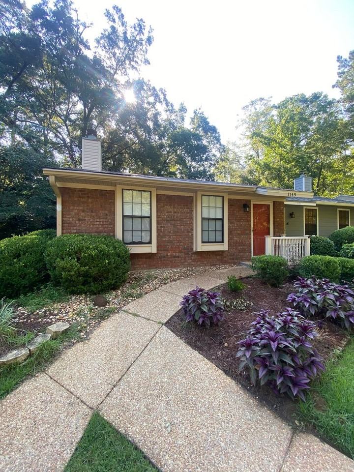 1149 Brafforton Dr - Photo 3 of 15