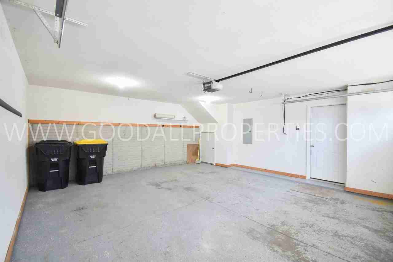 304 Ne Olivewood - Photo 3 of 15