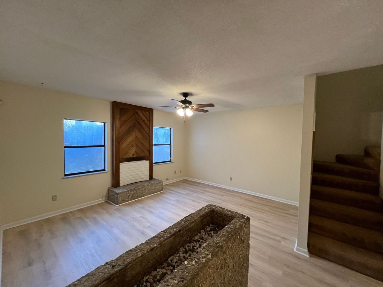 803 Kelly Dr - Photo 2 of 14
