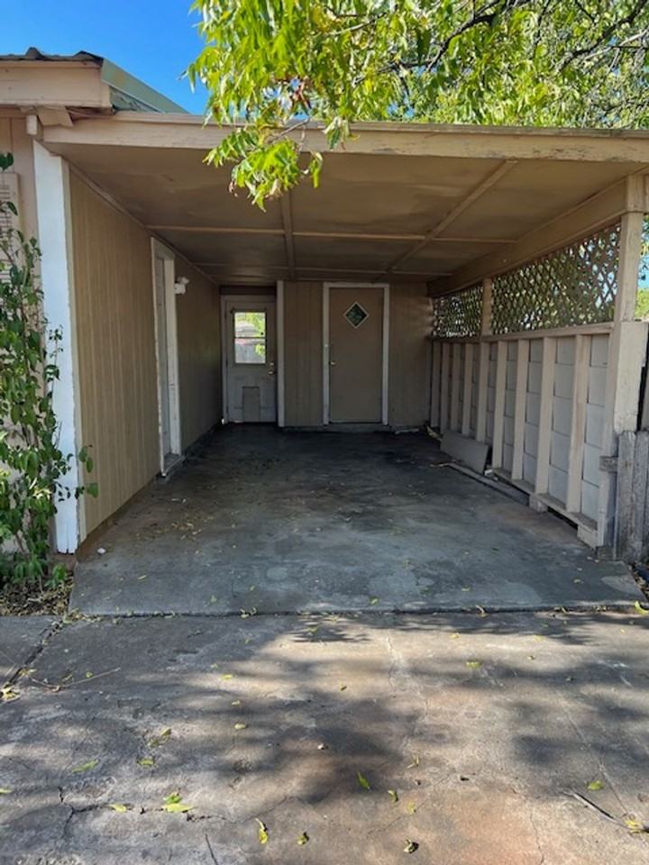 2709 S 27th St - Photo 2 of 15