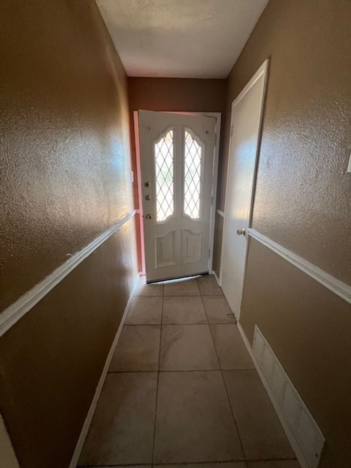 2709 S 27th St - Photo 3 of 15
