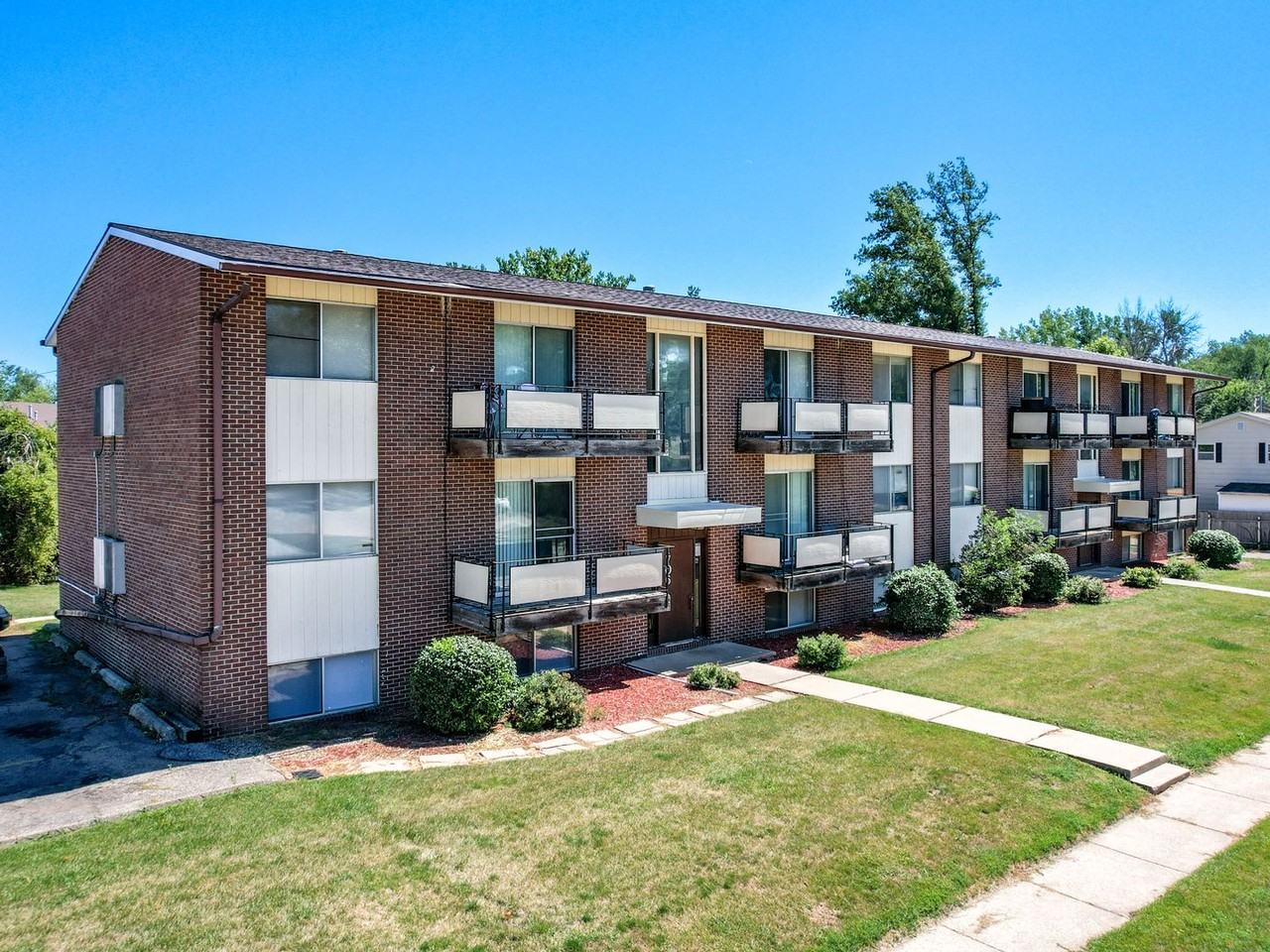 East Olive Apartments (1702) - Photo 3 of 4