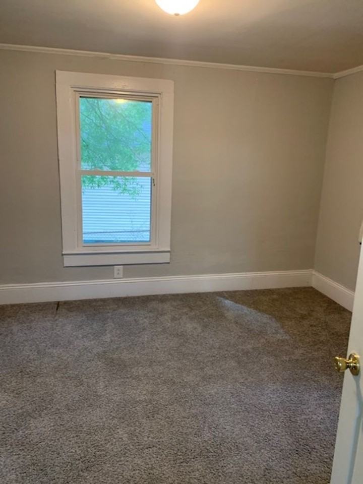 202 Magnolia St - Photo 2 of 9