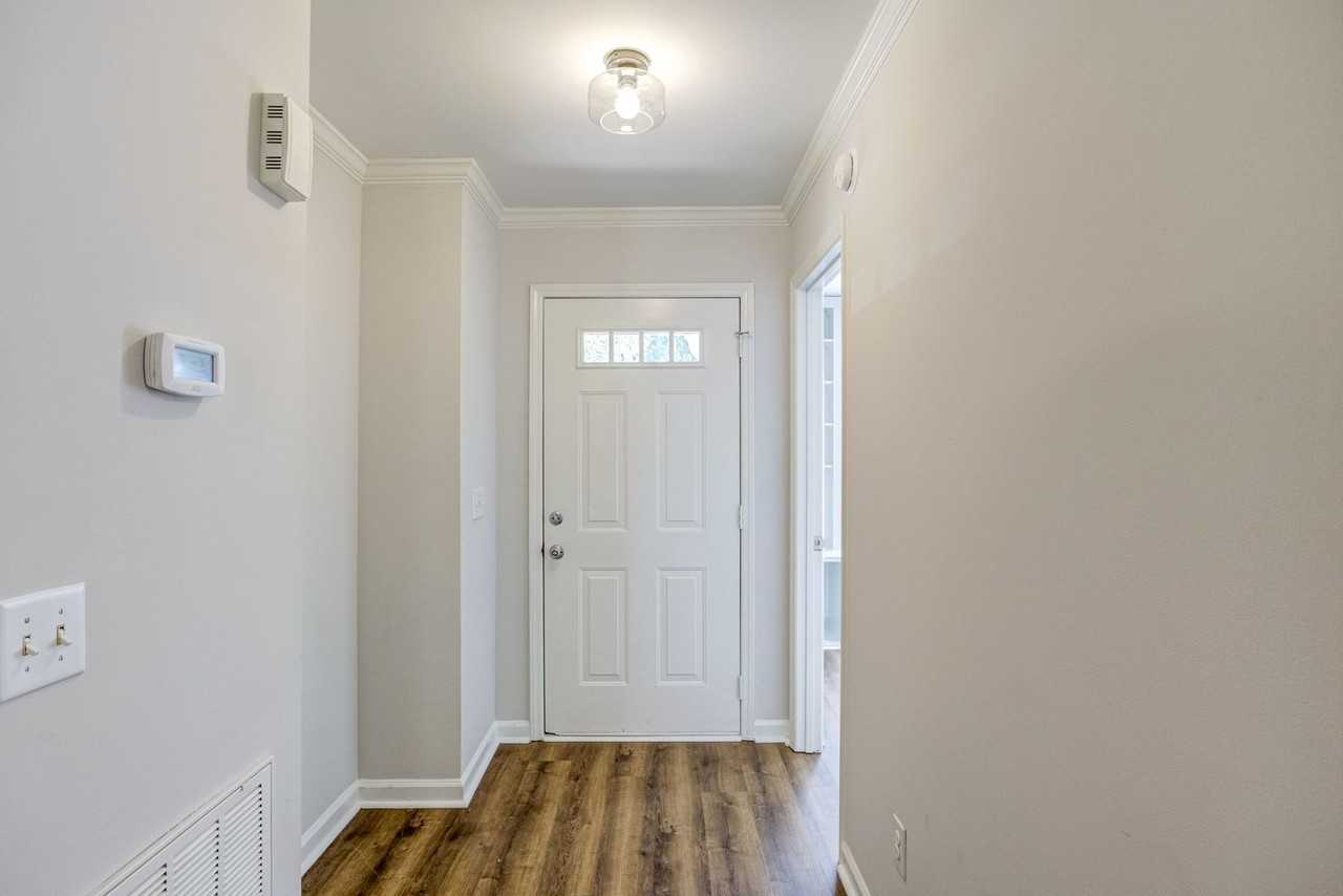 126 Crookham Ct - Photo 5 of 30