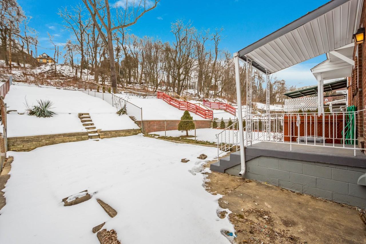 2186 Pauline Ave - Photo 4 of 29