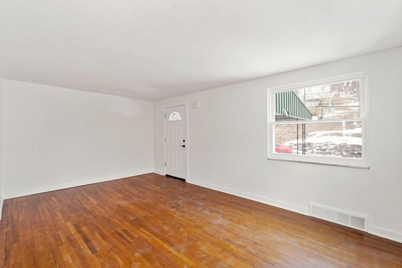 2186 Pauline Ave - Photo 6 of 29