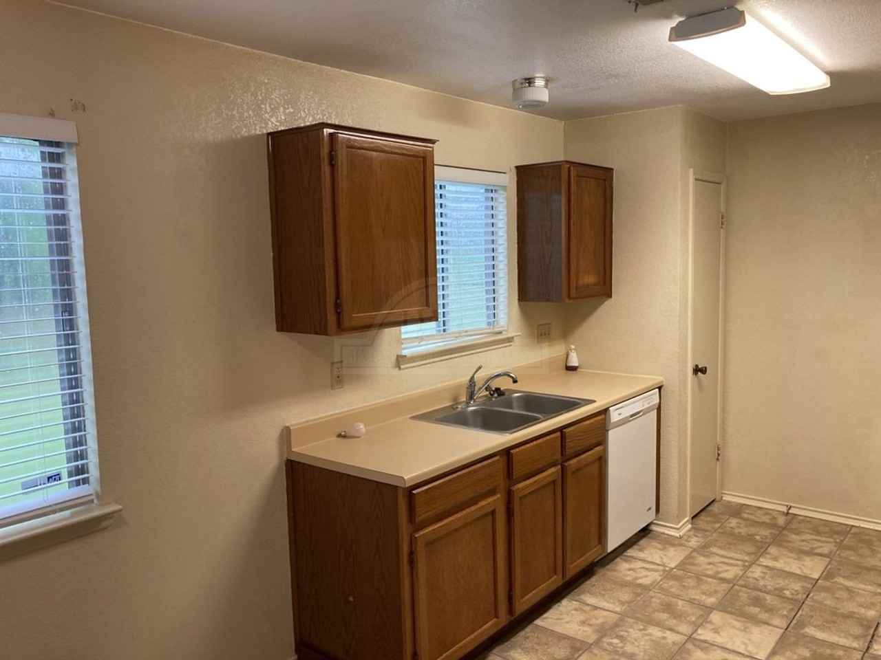 2006 Dickens Dr - Photo 6 of 21