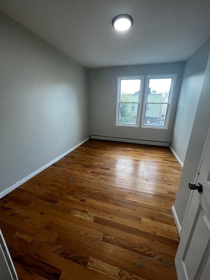 245 Duncan Ave - Photo 3 of 10