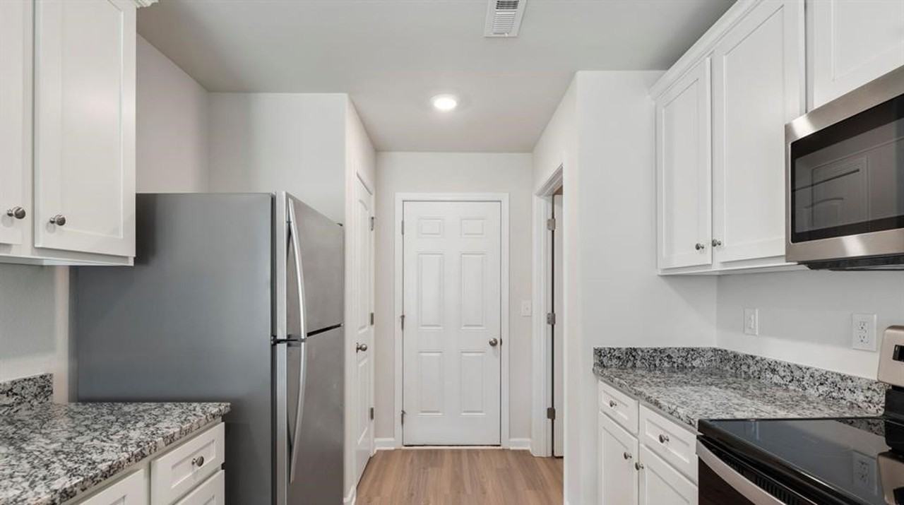 2139 Transatlantic Ave - Photo 4 of 5