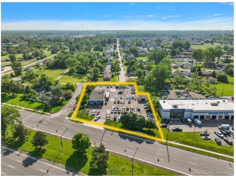 34470 S Gratiot Ave - Photo 3 of 10